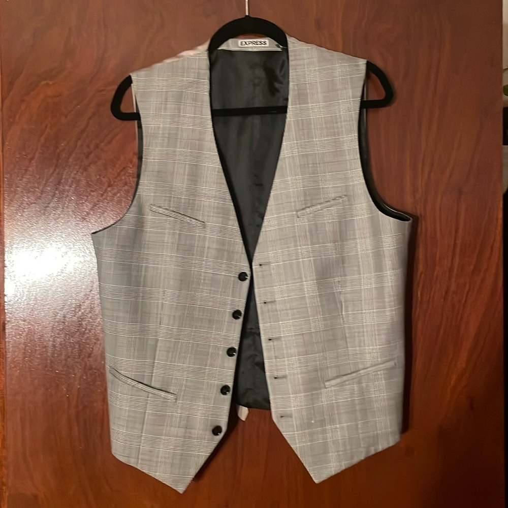 NEW!! Unused vest good for prom or weddings. Size Large